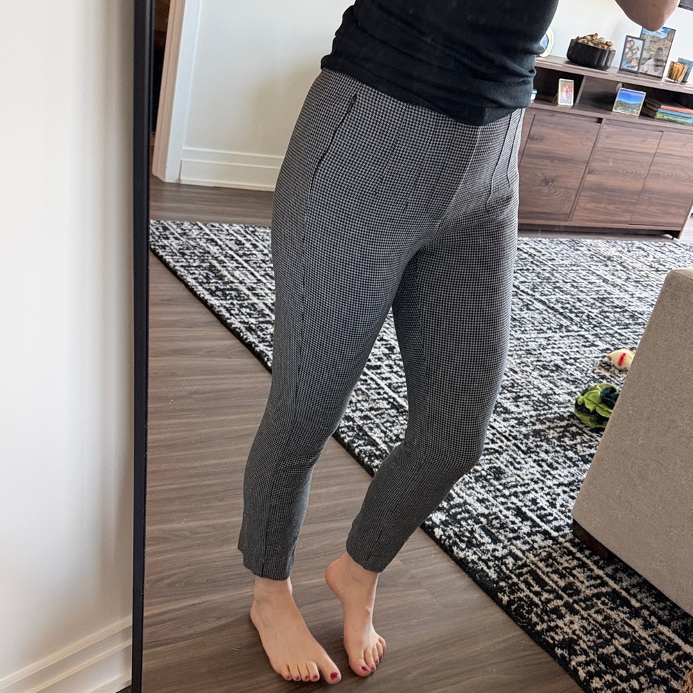 Old Navy Black & White Houndstooth Pull-On Ankle Pants